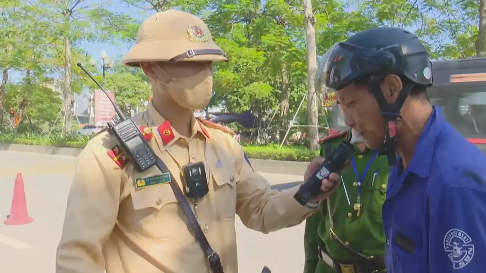 Xử lý vi phạm nồng độ cồn ở ngoại thành